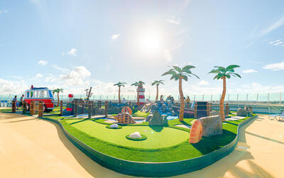 Mini golf on Freedom of the Seas