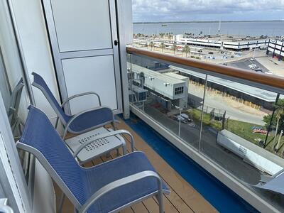 carnival-vista-junior-suite-balcony