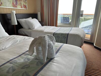 carnival-vista-junior-suite-towel-animal