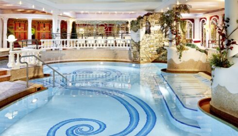 pool at Hotel Neue Post