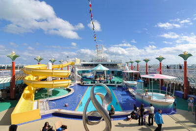 Norwegian-Pearl-Pool-Deck